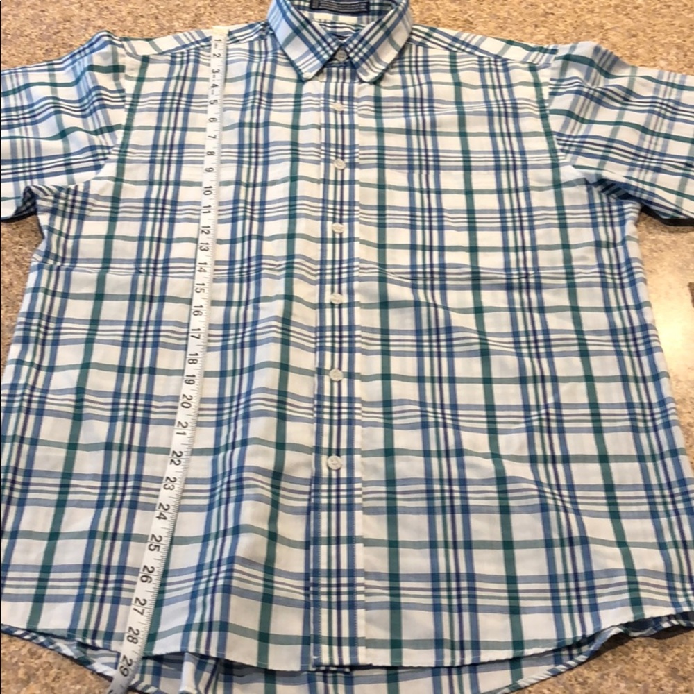 2 Men’s Medium Short Sleeve Button Down Shirts - Picture 3 of 10